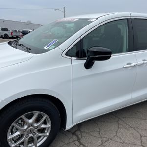 CHRYSLER PACIFICA TOURING L - 2