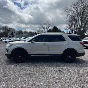 FORD EXPLORER XLT - 3