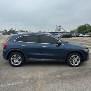 MERCEDES-BENZ GLA - 10