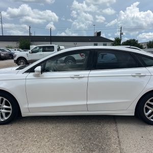 FORD FUSION SE - 4