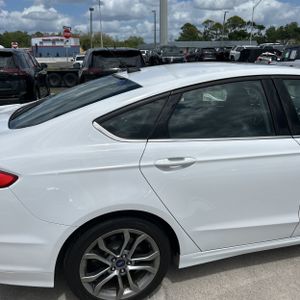 FORD FUSION HYBRID SE - 9