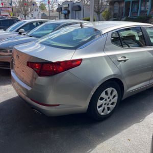 KIA OPTIMA LX - 8