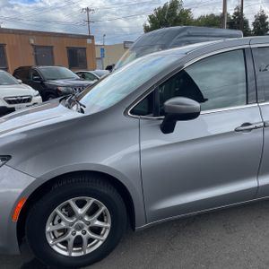 CHRYSLER VOYAGER LX - 2