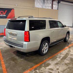 CHEVROLET SUBURBAN LS - 8