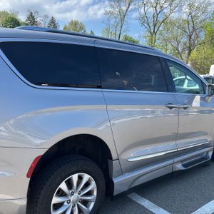 CHRYSLER PACIFICA TOURING L - 9