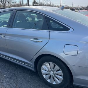 HYUNDAI SONATA HYBRID SE - 6