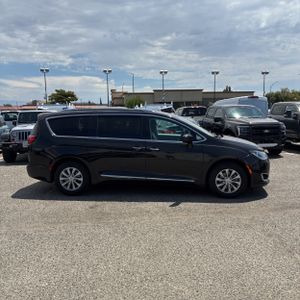 2020 Chrysler PACIFICA TOURING L photo 10