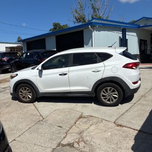 HYUNDAI TUCSON SE - 3