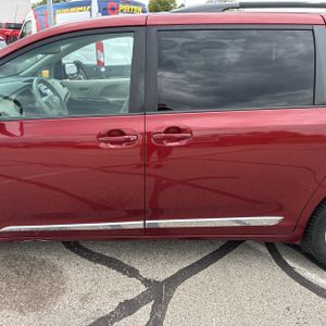 TOYOTA SIENNA - 4