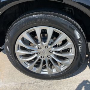 2015 Infiniti QX80 BASE thumbnail 19