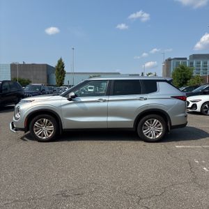 2023 Mitsubishi OUTLANDER ES 照片 3