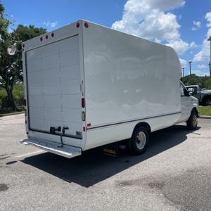 FORD E-350 CUTAWAY - 8