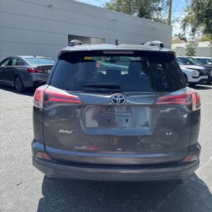 2016 Toyota RAV4 LE — фото 7
