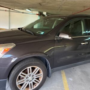 CHEVROLET TRAVERSE LT - 2