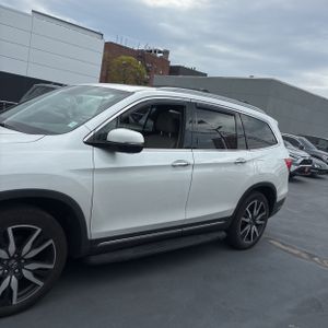 HONDA PILOT TOURING W/REAR CAPTAIN'S CHAIRS - 4