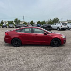 FORD FUSION SE - 10