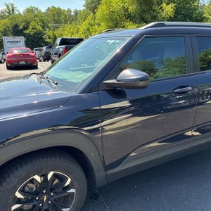 2021 Chevrolet TRAILBLAZER LT photo 2