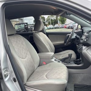 2011 Toyota RAV4 BASE — миниатюра 32