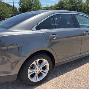 FORD TAURUS SE - 9