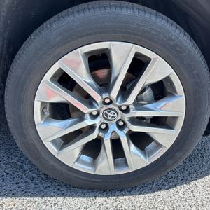 2019 Toyota RAV4 XLE PREMIUM — фото 20