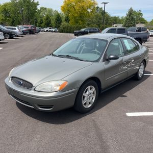 FORD TAURUS SE - 1