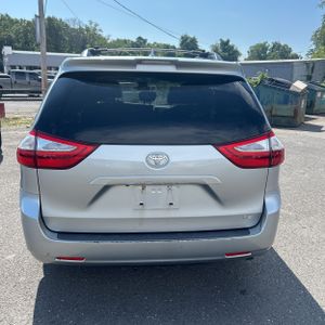 صورة 7 لـ 2019 Toyota SIENNA LE 8-PASSENGER