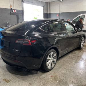 TESLA MODEL Y LONG RANGE - 8