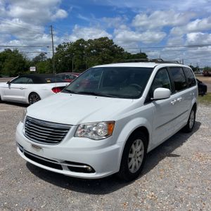 CHRYSLER TOWN AND COUNTRY TOURING - 1