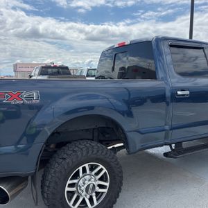 FORD F-350 LARIAT - 9
