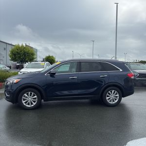KIA SORENTO LX V6 - 3