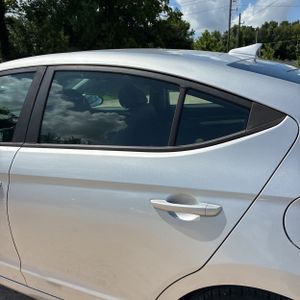 صورة 6 لـ 2017 Hyundai ELANTRA SE