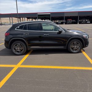 MERCEDES-BENZ GLA - 10