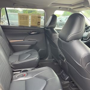 2022 Toyota HIGHLANDER XLE thumbnail 28