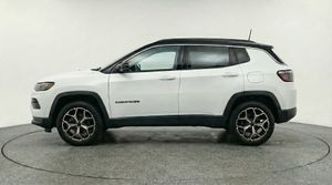 صورة 4 لـ 2025 JEEP COMPASS LIMITED