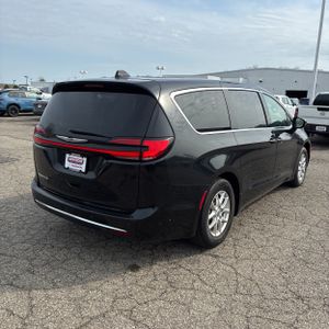 CHRYSLER PACIFICA TOURING L - 8