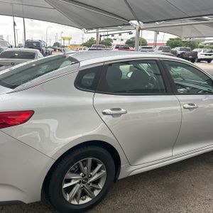 KIA OPTIMA LX - 9