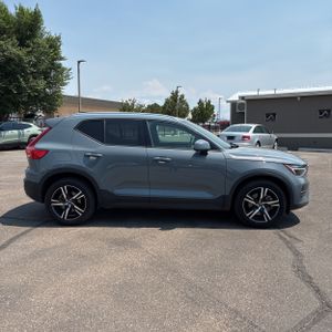 2023 Volvo XC40 CORE photo 10