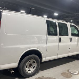 CHEVROLET EXPRESS 2500 - 9