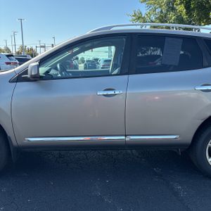2011 Nissan ROGUE SV photo 4