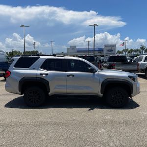 صورة 10 لـ 2026 Toyota 4RUNNER SR5