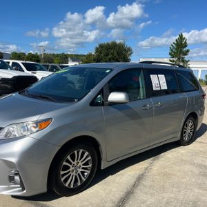 2020 Toyota SIENNA XLE 8-PASSENGER 照片 2