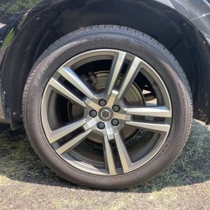 2019 Volvo XC60 MOMENTUM thumbnail 18