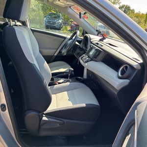 صورة 29 لـ 2016 Toyota RAV4 XLE