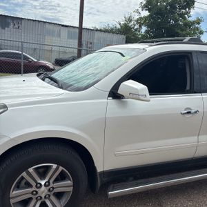 CHEVROLET TRAVERSE LT - 2