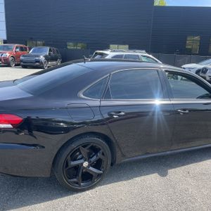 VOLKSWAGEN PASSAT R-LINE - 9