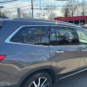 HONDA PILOT TOURING W/REAR CAPTAIN'S CHAIRS - 9