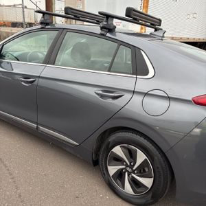 HYUNDAI IONIQ HYBRID SEL - 6