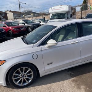 FORD FUSION ENERGI SE LUXURY - 2