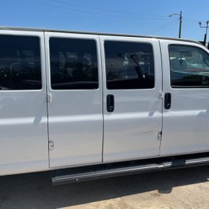 CHEVROLET EXPRESS LT 3500 - 8