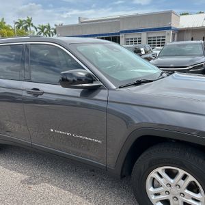 2023 JEEP GRAND CHEROKEE LAREDO — миниатюра 13